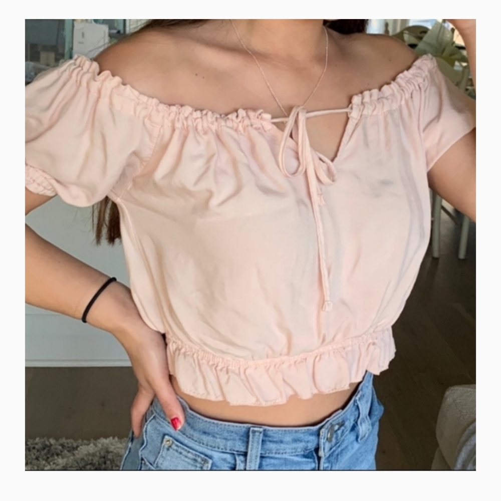 Brandy Melville Ezra off the shoulder top - Picture 4 of 5